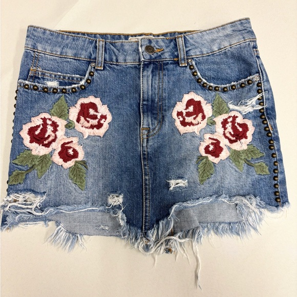 Free People Blue Denim floral embroidered Skirt size 26 - Picture 3 of 7